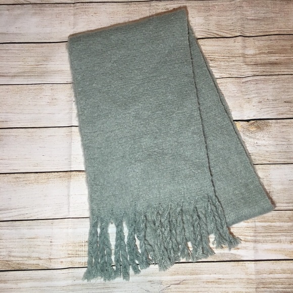 Please help me dress these Nike trainers!